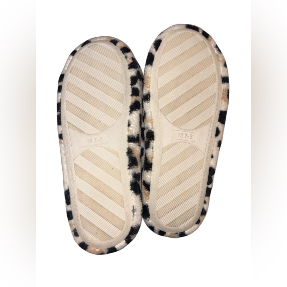 Cupcakes and Cashmere Leopard Slippers Size M 7-8 - Picture 5 of 5